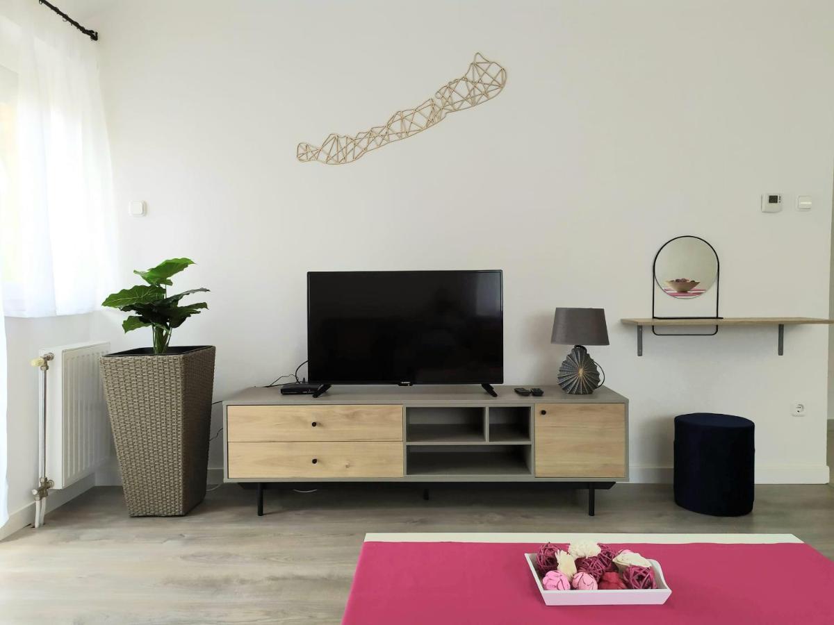 Arnyas Apartmanhaz บาลาตอนแลลเล ภายนอก รูปภาพ