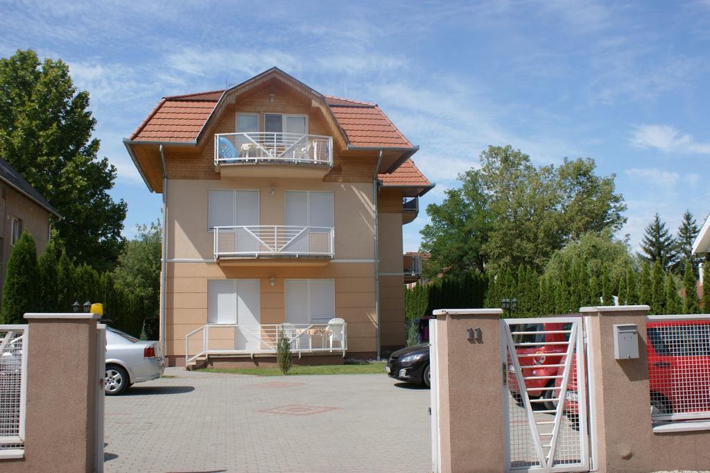 Arnyas Apartmanhaz บาลาตอนแลลเล ภายนอก รูปภาพ